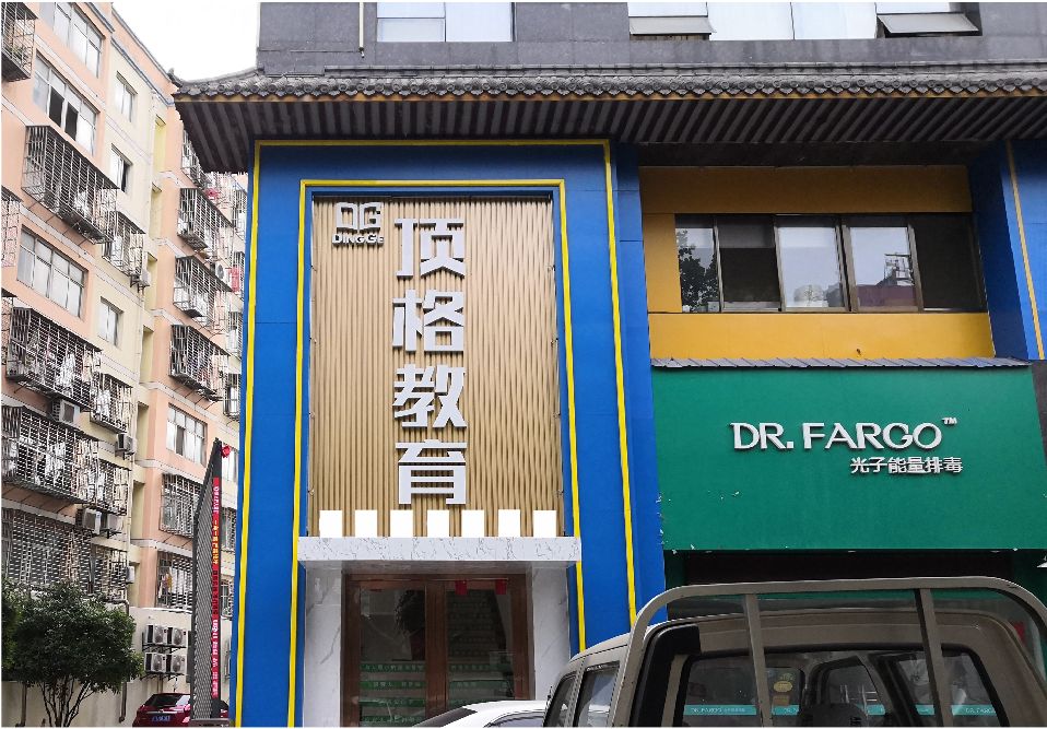 金湖门头设计要符合门店特色。