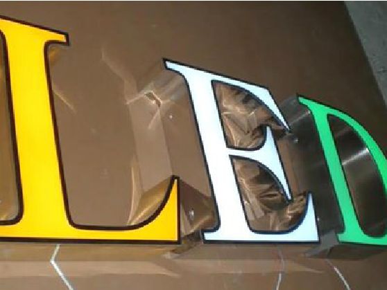 金湖介绍LED招牌的基础知识。