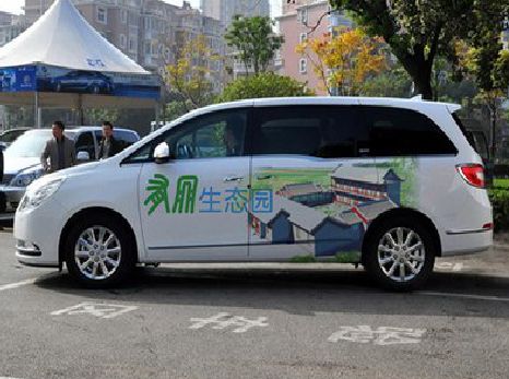 金湖户外车贴喷绘如何保持效果?