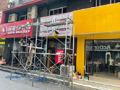 金湖制作广告招牌如何避免它发黄？